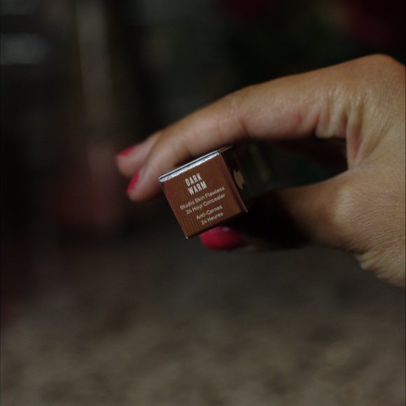 NEW - STUDIO SKIN FLAWLESS 24 HOUR CONCEALER  FLAWLESS 8ML - Picture 3 of 5